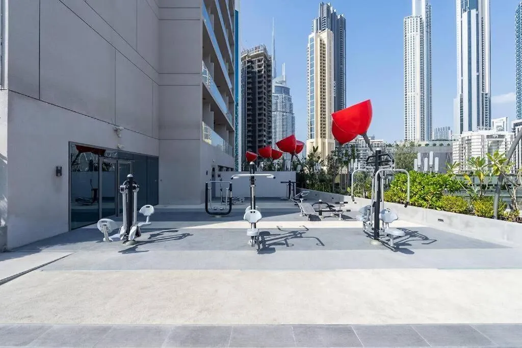 Vogue Mag318 Downtown Dubai Skyline View With Steps From Burj Khalifa And Dubai Mall